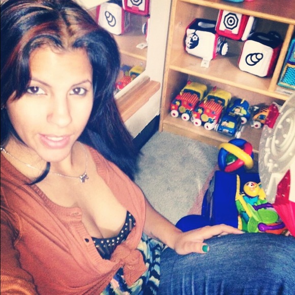 Meet your Posher, Stephanie - Picture 2 of 5